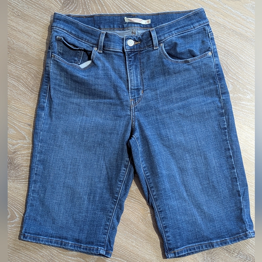 Levi's Classic Bermuda Short Women's Denim Mid-wash